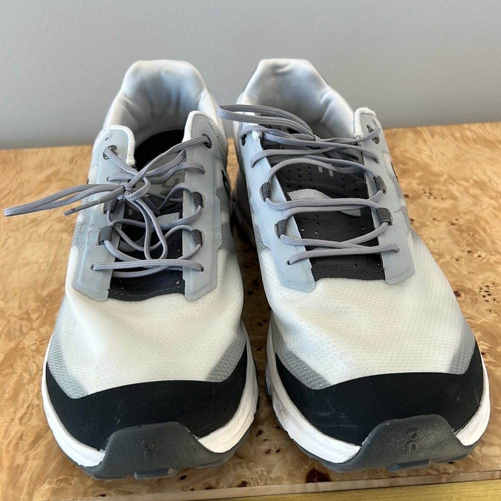 On Cloud men’s shoe